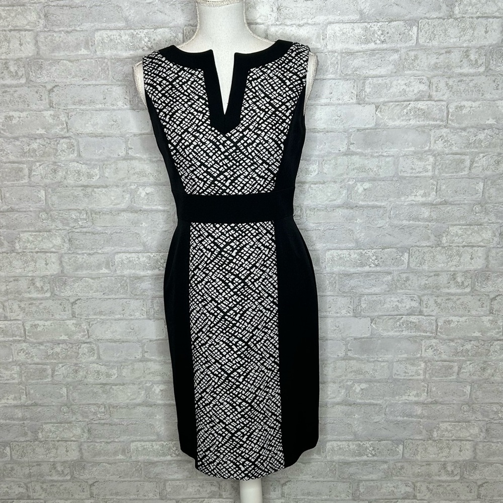 Tahari-Levine black and white print sheath dress with back zipper size 4